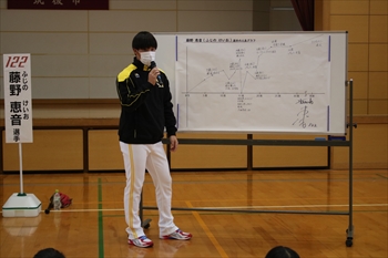 学校を訪問する選手の写真7