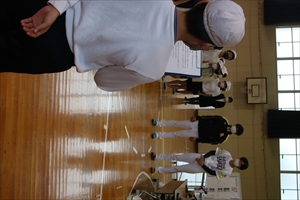 学校を訪問する選手の写真5