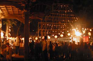 竈門神社千燈明