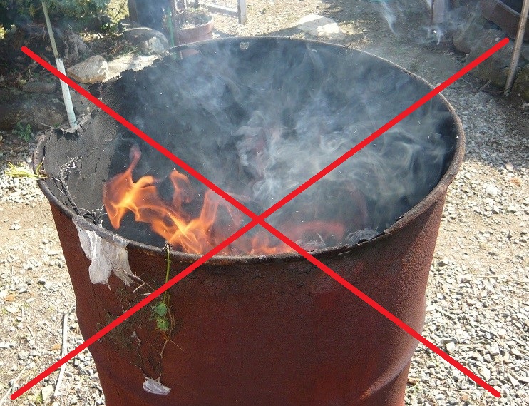 ドラム缶野焼き（違法）