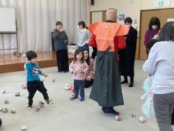 豆まきの様子 豆まきの様子