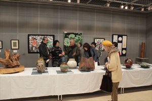 陶磁器の展示の様子写真