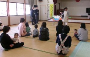 絵本の読み聞かせ