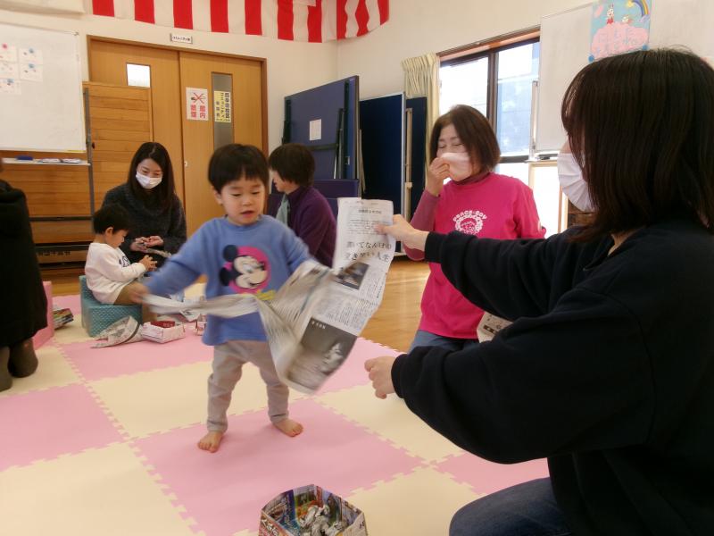 新聞紙遊び